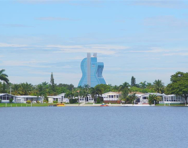 2710 E Marina Drive - Photo Thumbnail 15