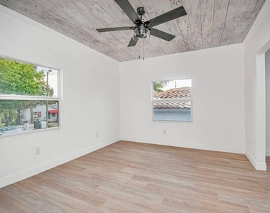 318 N E Street - Photo Thumbnail 4