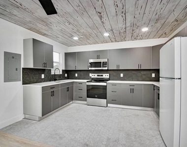 318 N E Street - Photo Thumbnail 6