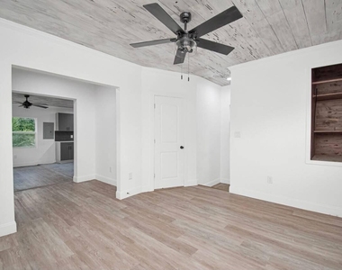318 N E Street - Photo Thumbnail 7