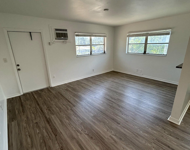 749 Se 15th Street - Photo Thumbnail 3