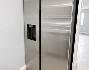 1560 Se Royal Green Circle - Photo Thumbnail 2