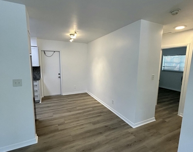 749 Se 15th Street - Photo Thumbnail 1
