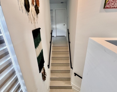 1081 Wilshire Circle E - Photo Thumbnail 21