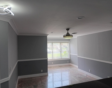 3440 Pinewalk Drive N - Photo Thumbnail 4