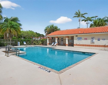 3440 Pinewalk Drive N - Photo Thumbnail 9
