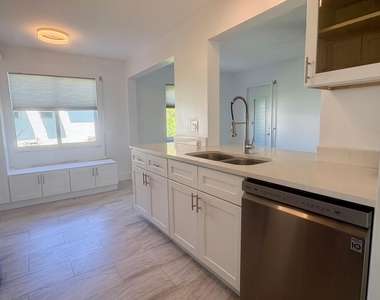1590 Sw 14th Avenue - Photo Thumbnail 4