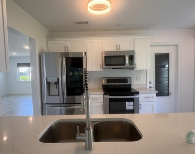 1590 Sw 14th Avenue - Photo Thumbnail 9