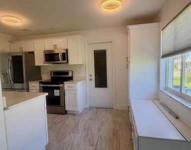 1590 Sw 14th Avenue - Photo Thumbnail 7