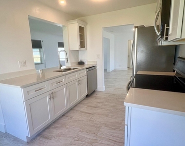 1590 Sw 14th Avenue - Photo Thumbnail 5