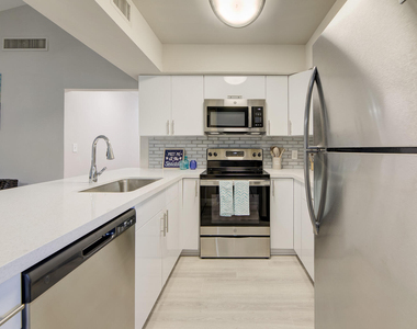 902 Palm Avenue - Photo Thumbnail 13