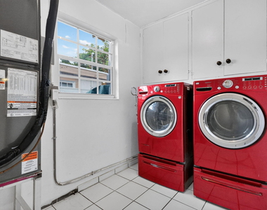 2707 Bahama Drive - Photo Thumbnail 5