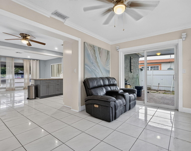 2707 Bahama Drive - Photo Thumbnail 6