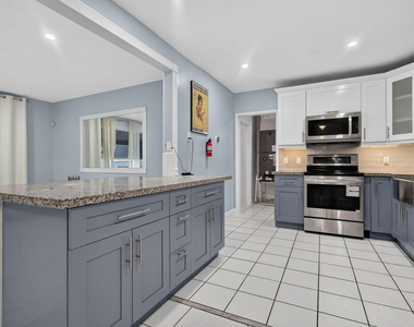 2707 Bahama Drive - Photo Thumbnail 3
