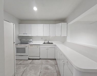 8000 S Colony Circle - Photo Thumbnail 3