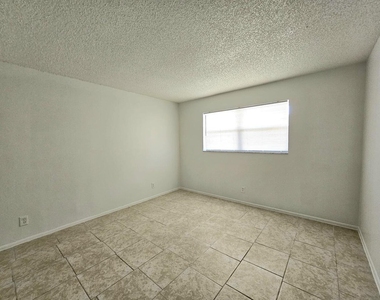 8000 S Colony Circle - Photo Thumbnail 2