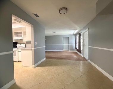 8381 Nw 28th Place - Photo Thumbnail 9