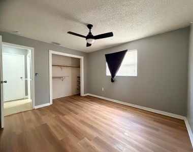 8381 Nw 28th Place - Photo Thumbnail 16