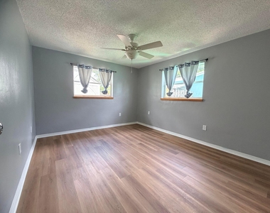 8381 Nw 28th Place - Photo Thumbnail 11