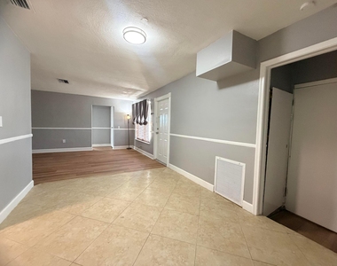 8381 Nw 28th Place - Photo Thumbnail 4