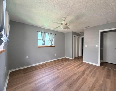 8381 Nw 28th Place - Photo Thumbnail 12
