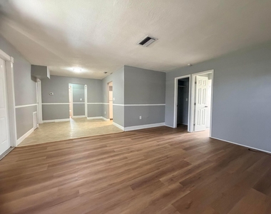 8381 Nw 28th Place - Photo Thumbnail 2