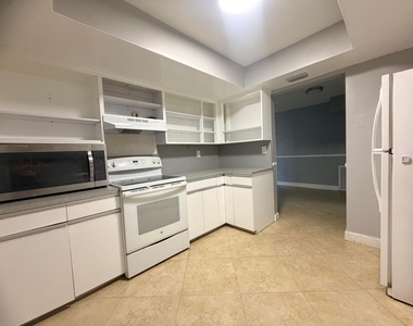 8381 Nw 28th Place - Photo Thumbnail 7