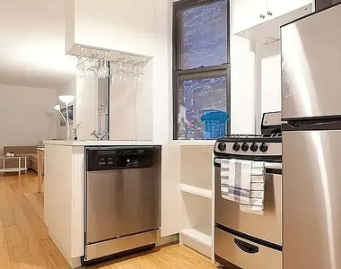 354 East 78th Street - Photo Thumbnail 2