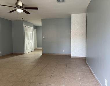 1036 Nw 5th Avenue - Photo Thumbnail 1