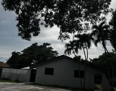 1871 W Forest Avenue - Photo Thumbnail 7