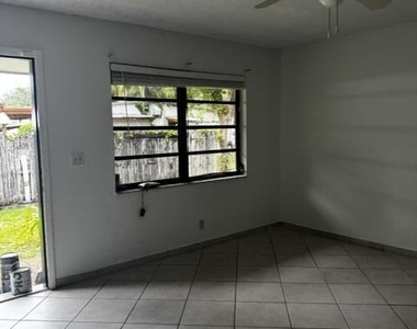 1871 W Forest Avenue - Photo Thumbnail 5