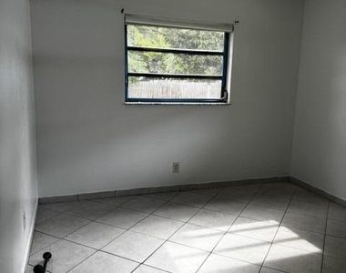 1871 W Forest Avenue - Photo Thumbnail 3