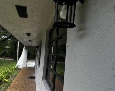 1871 W Forest Avenue - Photo Thumbnail 2