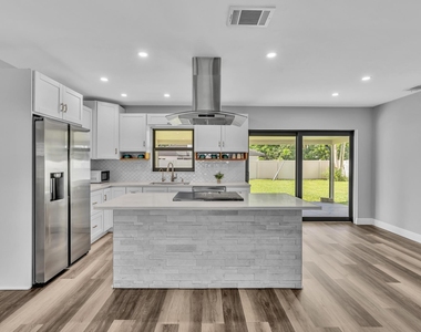 2056 Park Place - Photo Thumbnail 15