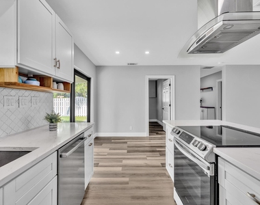 2056 Park Place - Photo Thumbnail 22