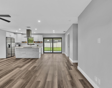 2056 Park Place - Photo Thumbnail 4