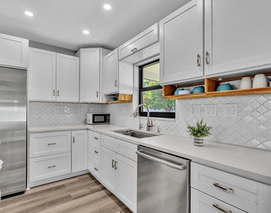 2056 Park Place - Photo Thumbnail 20
