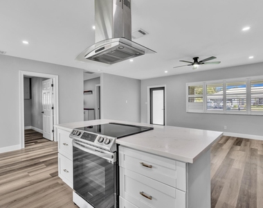 2056 Park Place - Photo Thumbnail 21