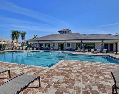 8217 Cadre Noir Road - Photo Thumbnail 27