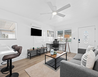 310 Ne 6th Street - Photo Thumbnail 2