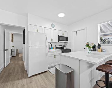 310 Ne 6th Street - Photo Thumbnail 3