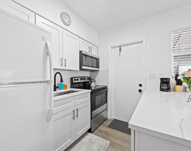 310 Ne 6th Street - Photo Thumbnail 4