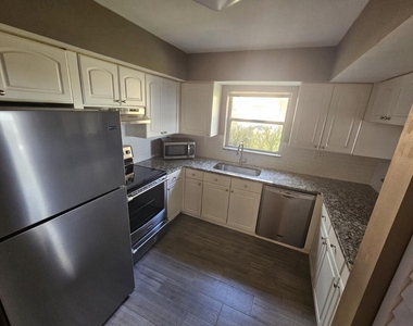 3275 Nw 44th Street - Photo Thumbnail 4