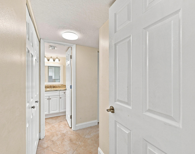 3661 Via Poinciana - Photo Thumbnail 15