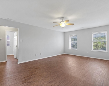 813 Jockey Club Lane - Photo Thumbnail 8