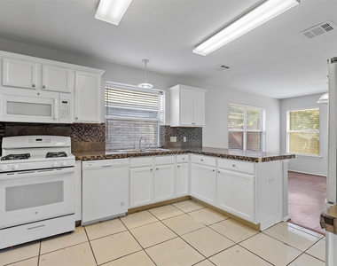 813 Jockey Club Lane - Photo Thumbnail 2
