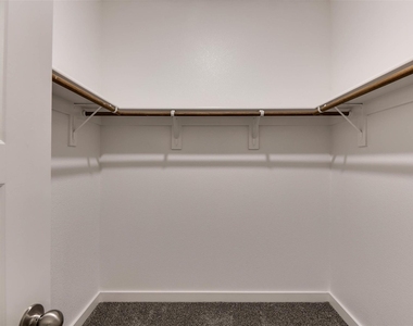653 Blackland Drive - Photo Thumbnail 15