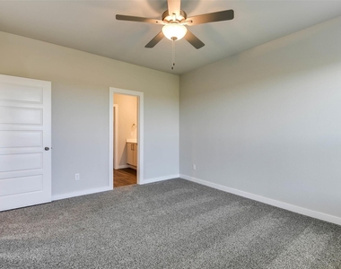 653 Blackland Drive - Photo Thumbnail 12