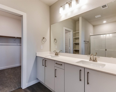 653 Blackland Drive - Photo Thumbnail 13