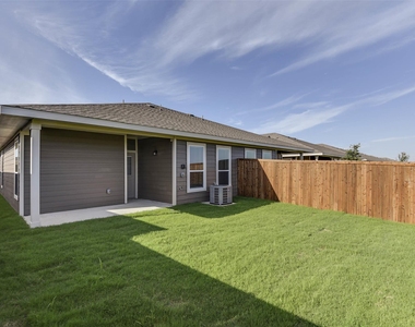 653 Blackland Drive - Photo Thumbnail 16